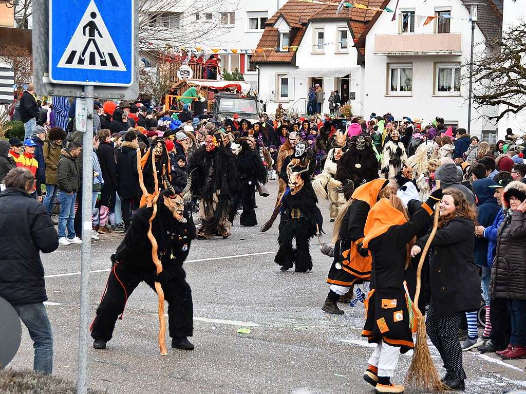 Erst sonnig-warm, dann feucht-frhlich war der Fasnetmendig-Umzug in Denzlingen.