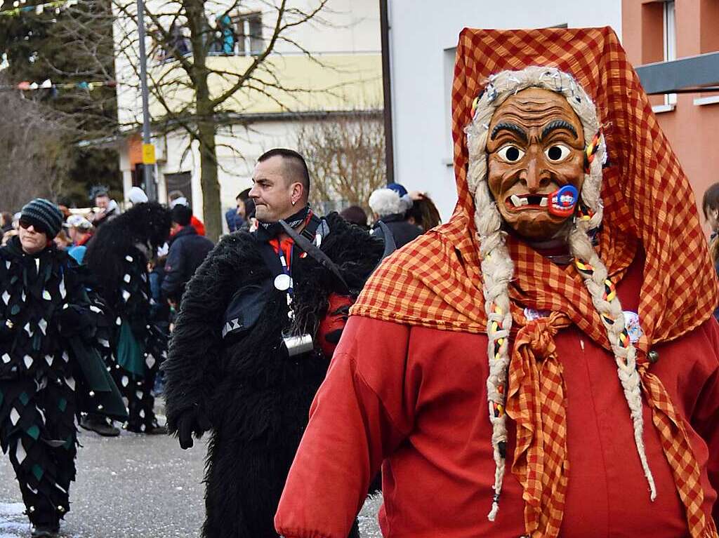 Erst sonnig-warm, dann feucht-frhlich war der Fasnetmendig-Umzug in Denzlingen.