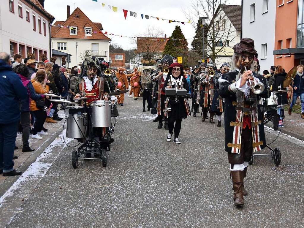 Erst sonnig-warm, dann feucht-frhlich war der Fasnetmendig-Umzug in Denzlingen.