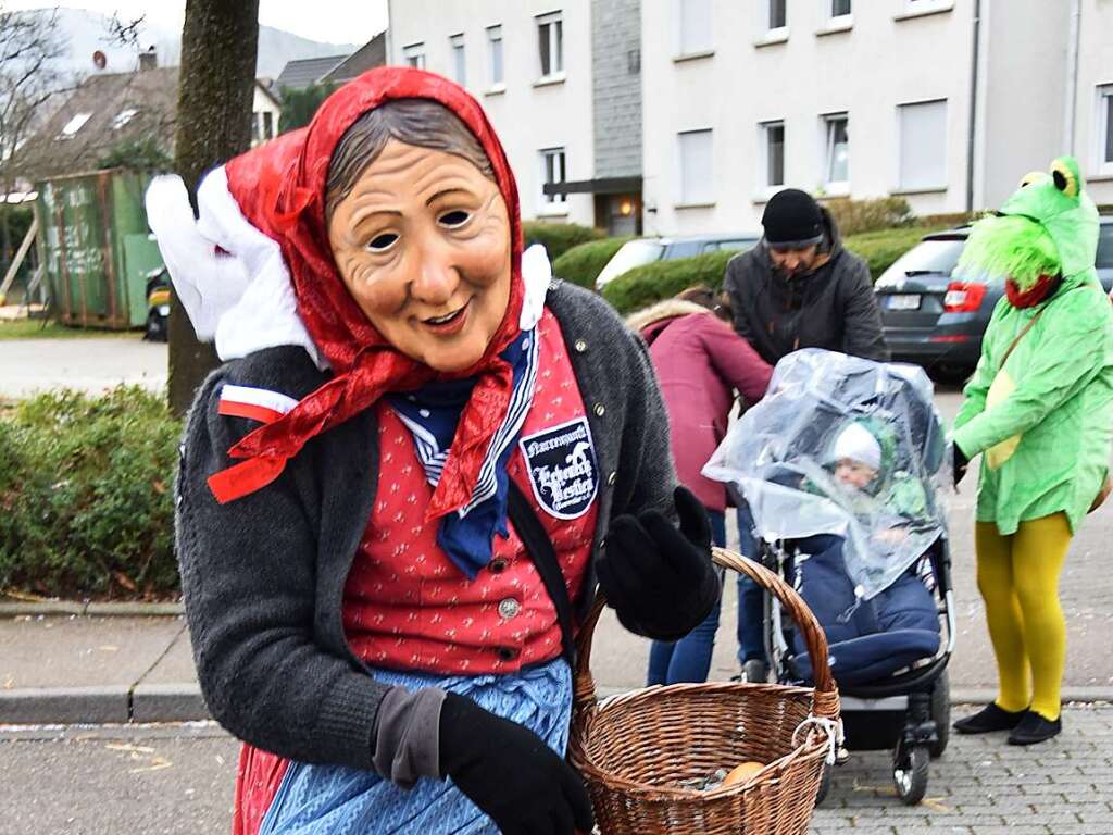 Erst sonnig-warm, dann feucht-frhlich war der Fasnetmendig-Umzug in Denzlingen.