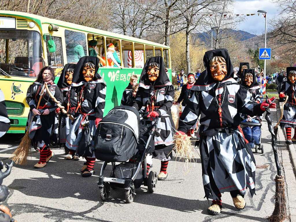 Erst sonnig-warm, dann feucht-frhlich war der Fasnetmendig-Umzug in Denzlingen.