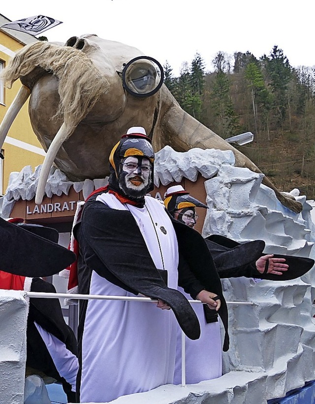 Erster Platz: Frostige Zeiten, der Wagen der Vogtei Paradies   | Foto: Trinler