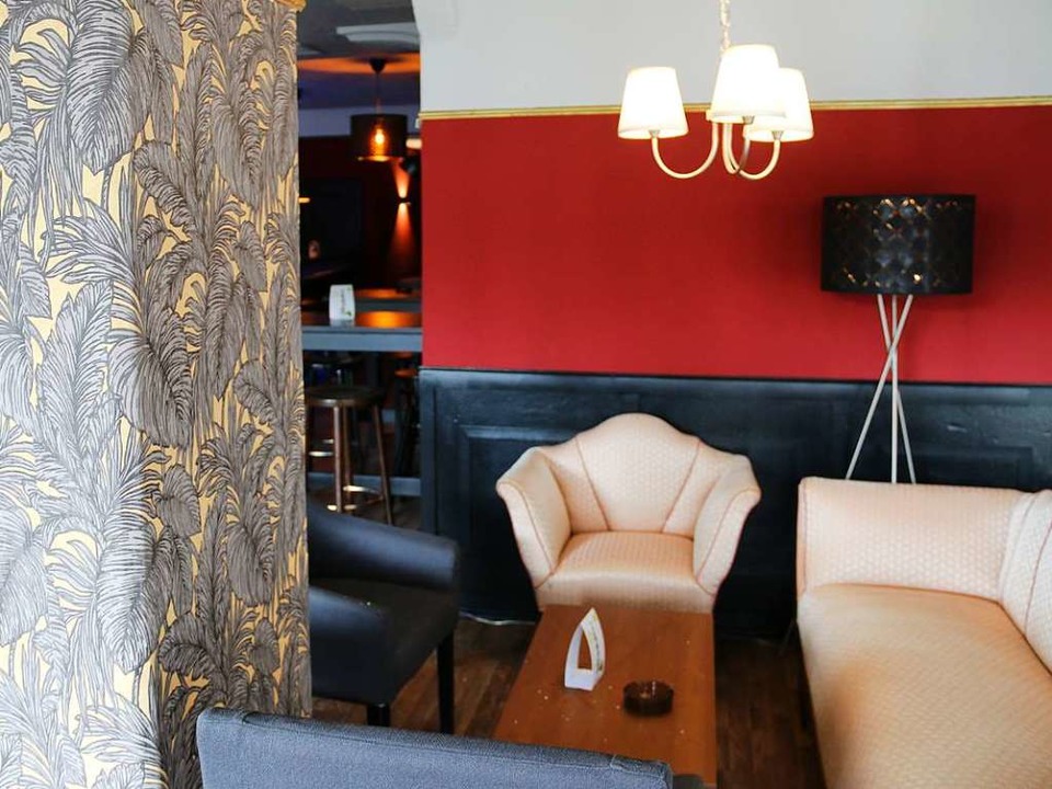 Die Sofas sind neu -auch der Rest der Rumlichkeiten wurde verndert.  | Foto: Gina Kutkat