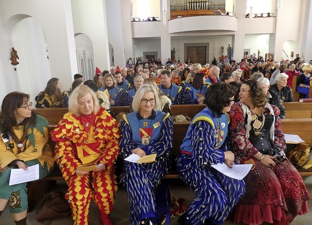 Eine Kirche voller Narren in Hs und b...sse bot Gotteslob und frohe Stimmung.   | Foto: Bianca Flier