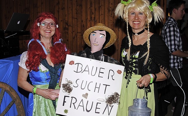 Der Frauen suchende Bauer hat sein Gl...e  (links) und Monika Kiefer gefunden.  | Foto: Hans-Walter Mark