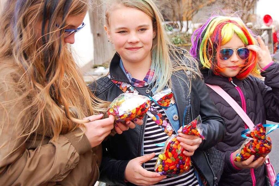 Tolle Stimmung beim Umzug der Kinderfasnacht durch Nordschwaben am Rosenmontag. (Foto: Petra Wunderle) Tolle Stimmung beim Umzug der Kinderfasnacht durch Nordschwaben am Rosenmontag. (Foto: Petra Wunderle)
