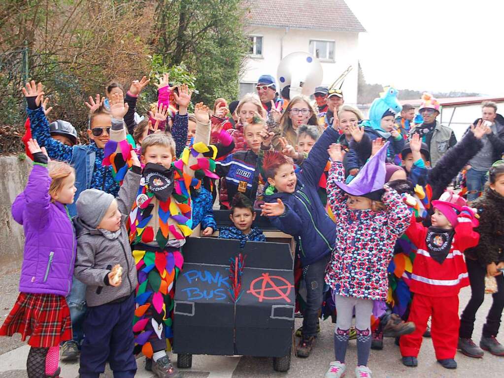 Tolle Stimmung beim Umzug der Kinderfasnacht durch Nordschwaben am Rosenmontag.