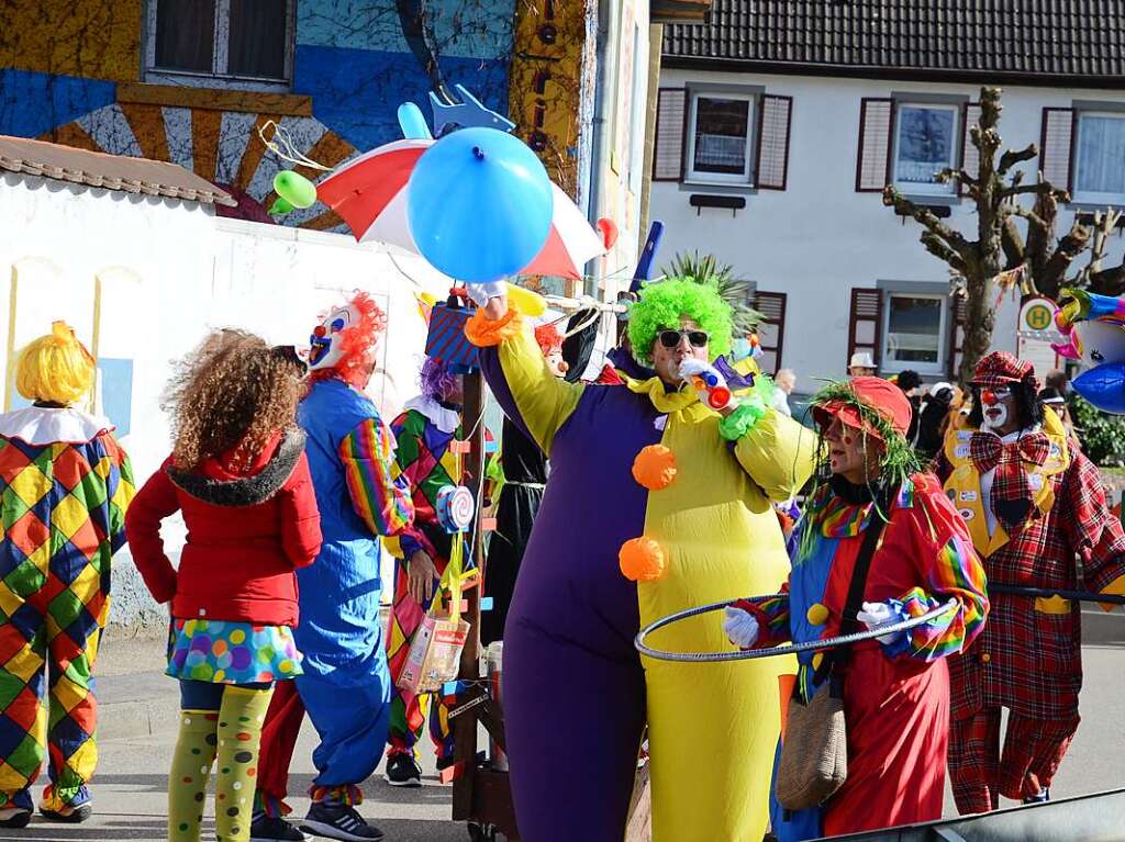 Umzug in Jechtingen: Clowns vom Schtzenverein