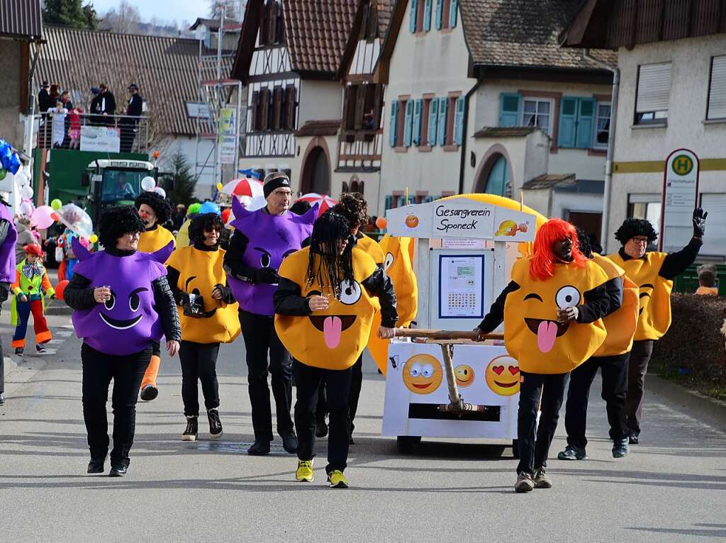 Umzug in Jechtingen: Emoji vom Gesangverein