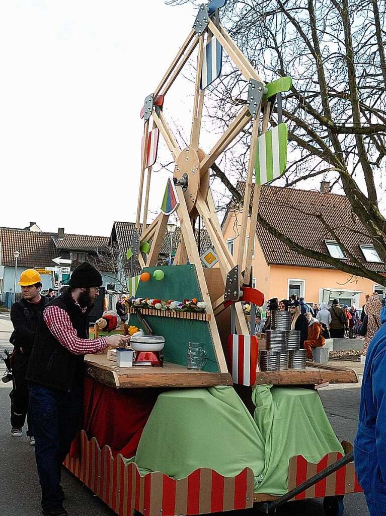 Umzug in Wyhl: Ministranten am Litzelberg stellten ihren Johrmrktrummel vor.