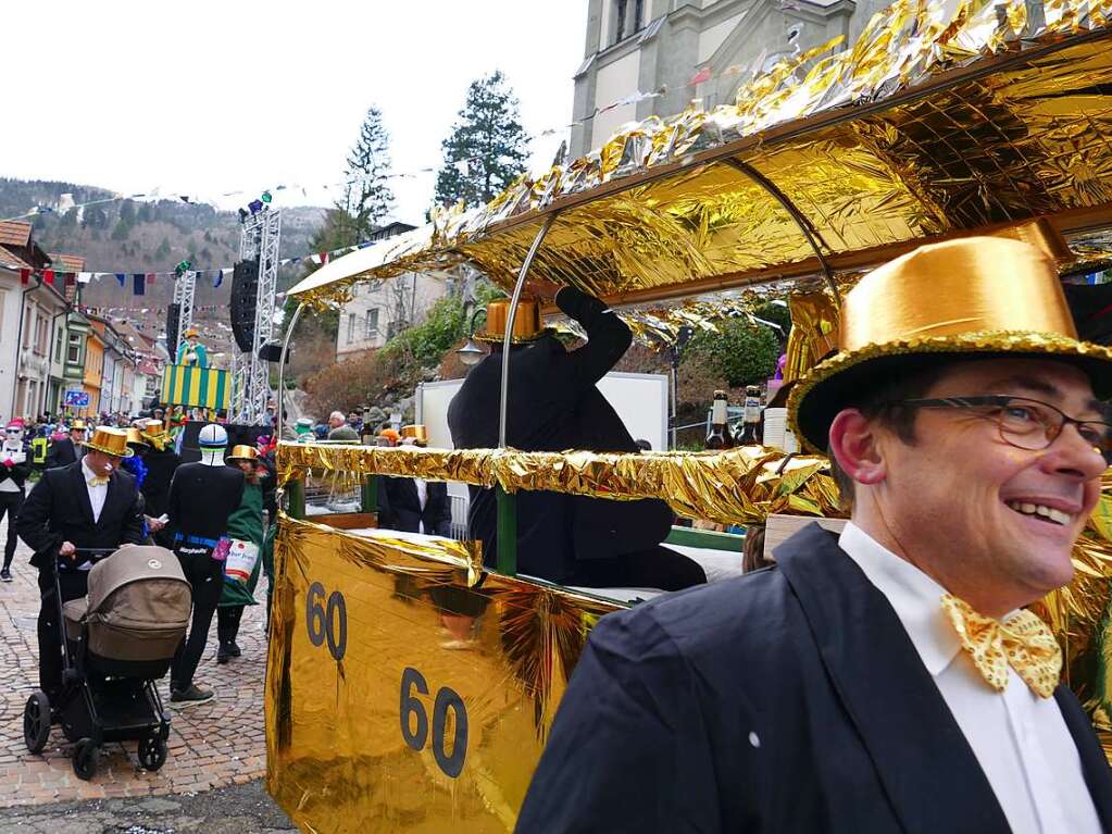 Hunderte Zuschauer erfreuten sich an den Umzugsnummern und dem Narrendorf auf dem Marktplatz.