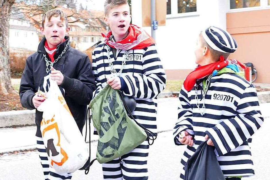 Bunter Umzug durch die Bonndorfer Innenstadt. (Foto: Stefan Limberger-Andris) Bunter Umzug durch die Bonndorfer Innenstadt. (Foto: Stefan Limberger-Andris)