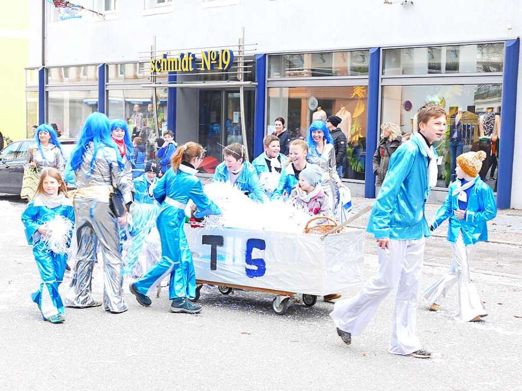 Bunter Umzug durch die Bonndorfer Innenstadt.