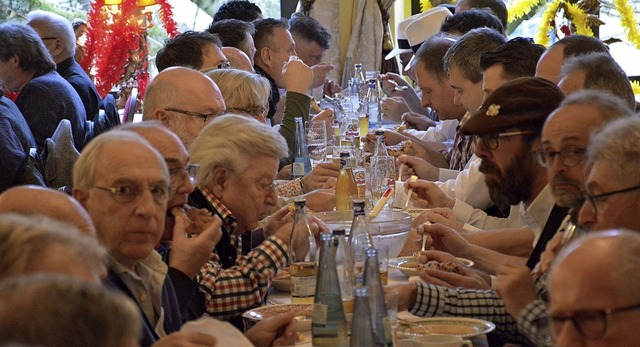 Einiges auszulffeln hatten die Besuch... Rotssuppe am Montag im Schwanensaal.   | Foto: Lauber