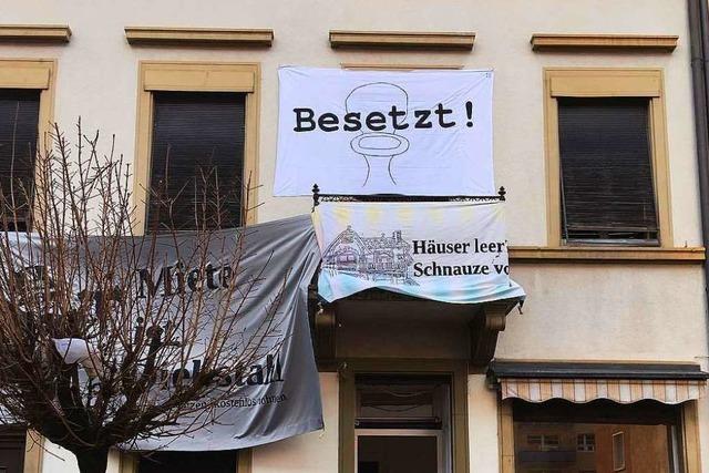 Aktivisten besetzen auch ein Haus im Stadtteil Herdern