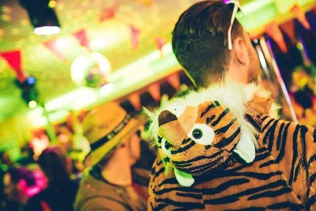 Fotos: Volle Bars bei der Freiburger Kneipenfasnacht am Fasnetmendig