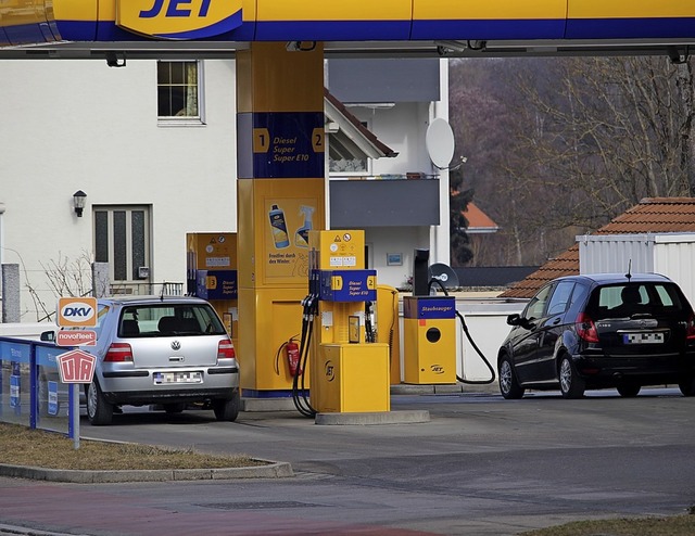 Die Jet-Tankstelle in Allmendshofen: H...eitern. Ursache: Ein 500-Euro-Schein.   | Foto: Guy Simon
