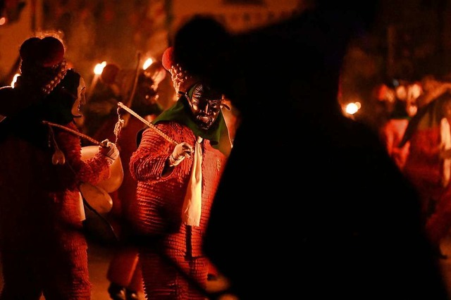 Fasnacht &#8211; hier der Fackelumzug ...m schiebt die Polizei Sonderschichten.  | Foto: Jonas Hirt