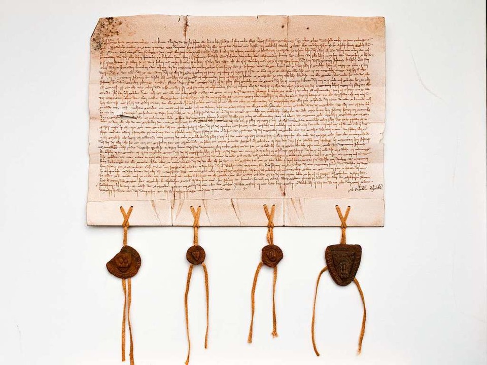 Stadtrechtsurkunde Waldkirch mit vier Siegeln (14. November 1315)  | Foto: Privat