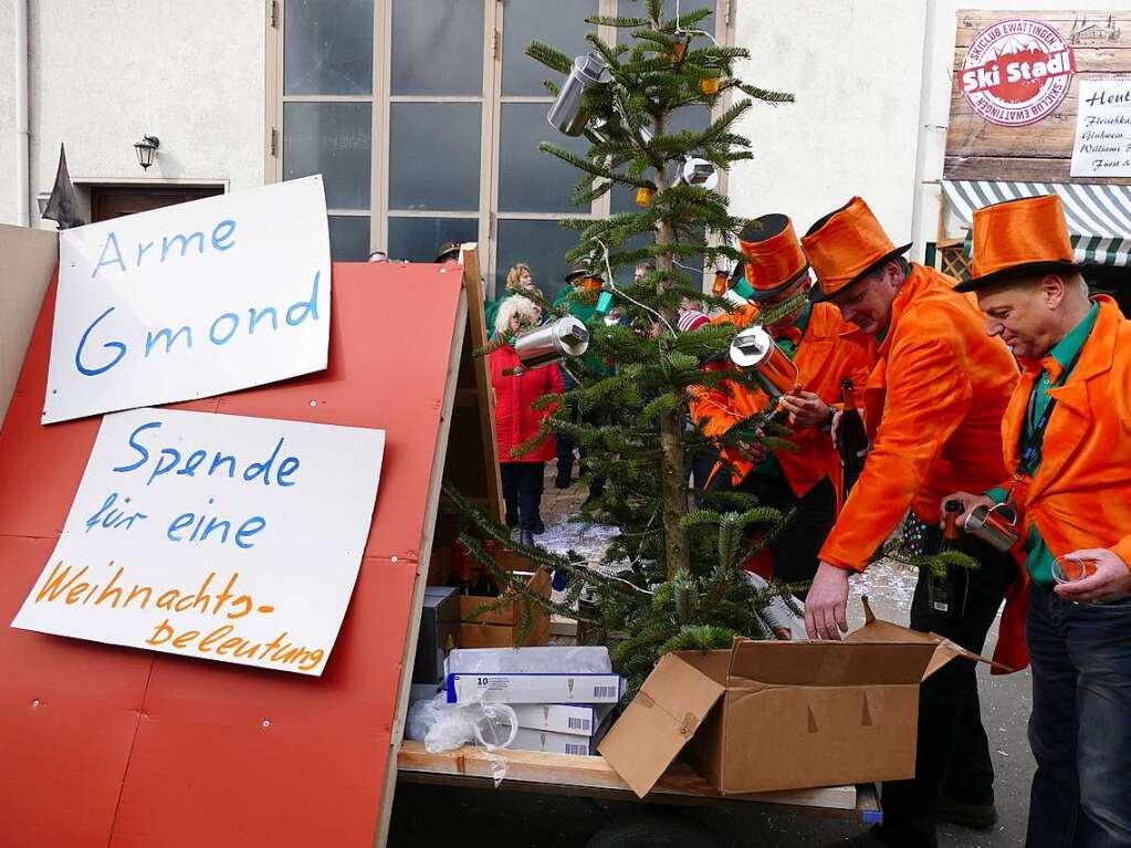 Der Alt-Elfer sammelte fr eine Weihnachtsbeleuchtung in Ewattingen.