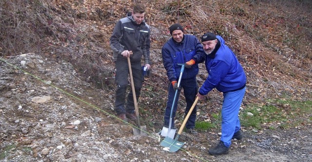 Mit Freude vollzogen Jugendvorstand   ...Schallschmidt den ersten Spatenstich.   | Foto: DLRG/Stenske