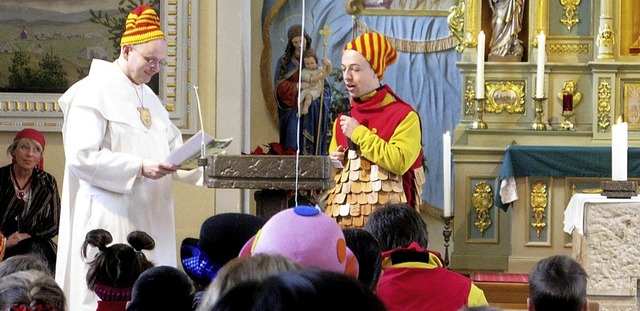 Pater David und Darius Ellinger sprach...e Festpredigt in der Bernauer Kirche.   | Foto: Ulrike Spiegelhalter