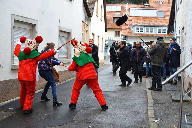 Am &#8222;Dreh&#8220;  in der Elzacher... mit der Schaupielerin Darja Mahotkin.  | Foto: Nikolaus Bayer