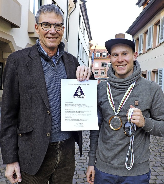 Christoph Frank (r.) mit dem Skiclub-Vorsitzenden Hans Ritter   | Foto: sre