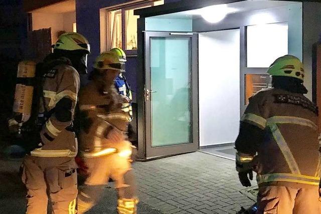 Feuerwehr rettet Frau aus Wohnung in Heitersheim