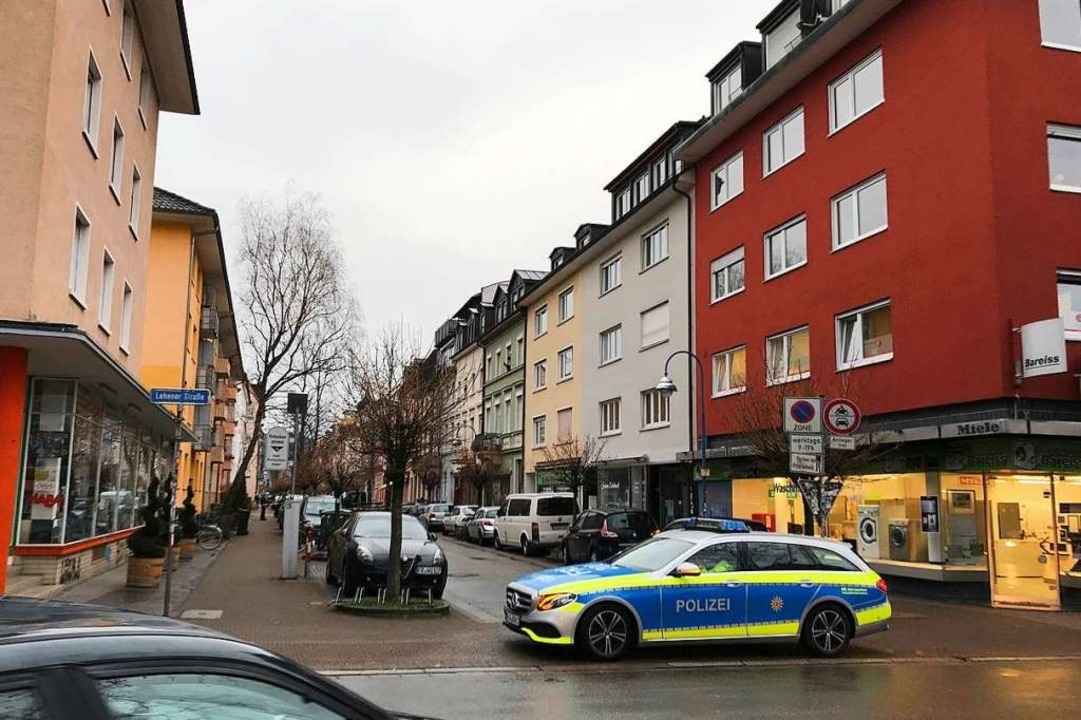 Die Klarastra�e wurde zeitweise abgesperrt.  | Foto: Bernhard Amelung