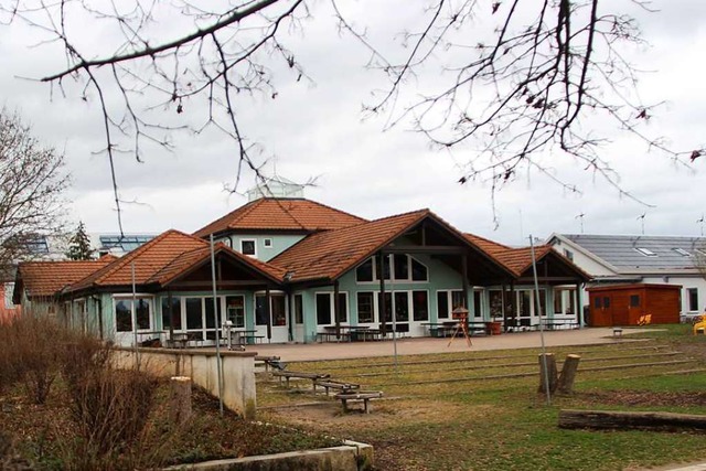 Auf dieser Freiflche am Kindergarten ... im geplanten Keller fr Vereinsrume.  | Foto: Horst David