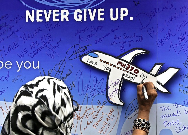Gedenken in Kuala Lumpur an die Mensch...ug MH370 unterwegs waren (Archivbild)   | Foto: dpa