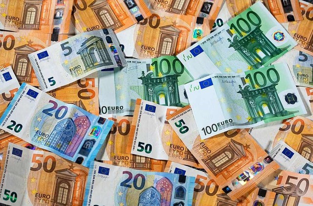 Euro-Sparer drfen vorerst nicht mit Zinsertrgen rechnen.  | Foto: dpa