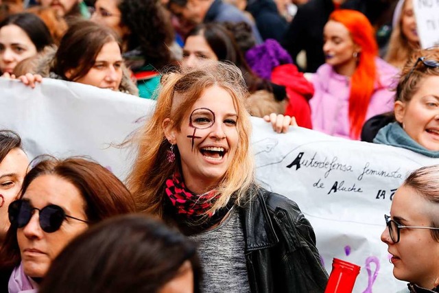Junge Frauen gehen fr Frauenrechte auf die Strae &#8211; weltweit  | Foto: Jesus Hellin