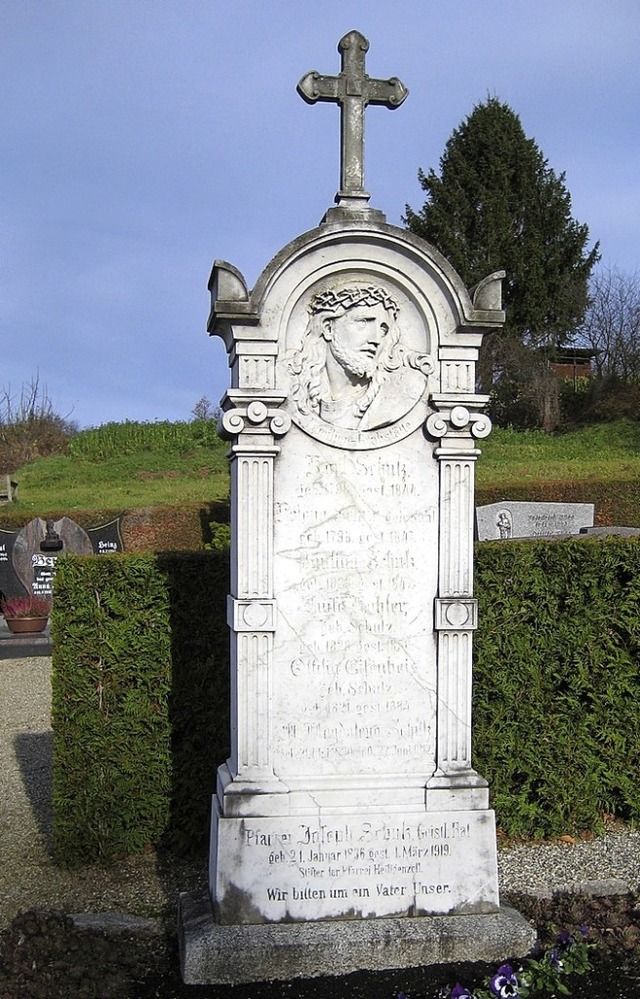 Der Grabstein von Joseph Schulz auf dem Friedhof Heiligenzell  | Foto: Ekkehard Klem