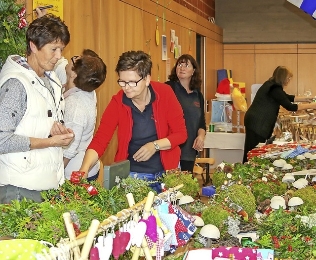 Mit schnen Bastelarbeiten nahmen die ...tsbasar in der Schwarzwaldhalle  teil.  | Foto: Christiane Seifried