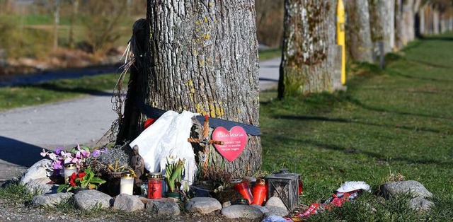 Der Tatort an der Dreisam ist zu einem Gedenkort geworden.  | Foto: dpa