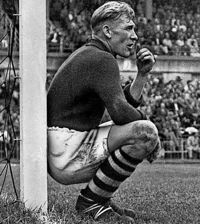 Sein Leben wurde neu verfilmt: Bert Trautmann  | Foto:  dpa