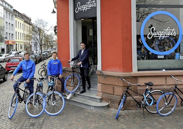 Der blaue Reifen sorgt fr Wiedererken...ale von Swapfiets in der Moltkestrae.  | Foto:  ingo schneider