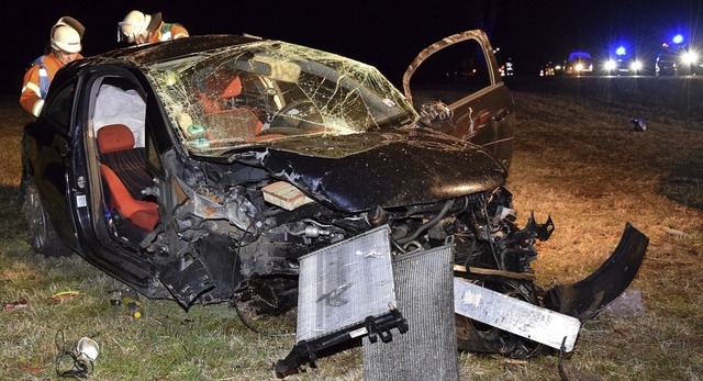 Bei einem Unfall zwischen Lffingen un... wurde ein Autofahrer scher verletzt.   | Foto: Kamera 24