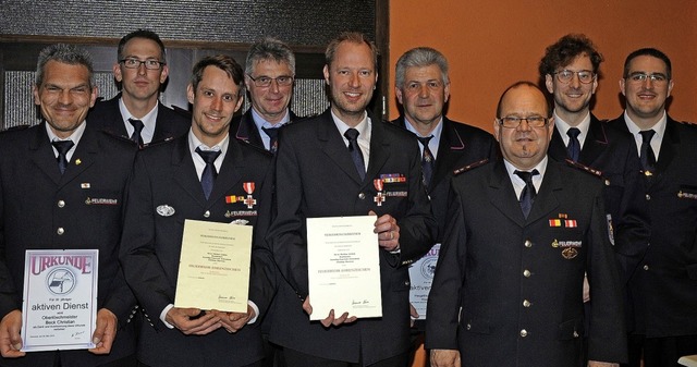 In der Hauptversammlung der Feuerwehra...rden auch verdiente Kameraden geehrt.   | Foto: Bettina Schaller