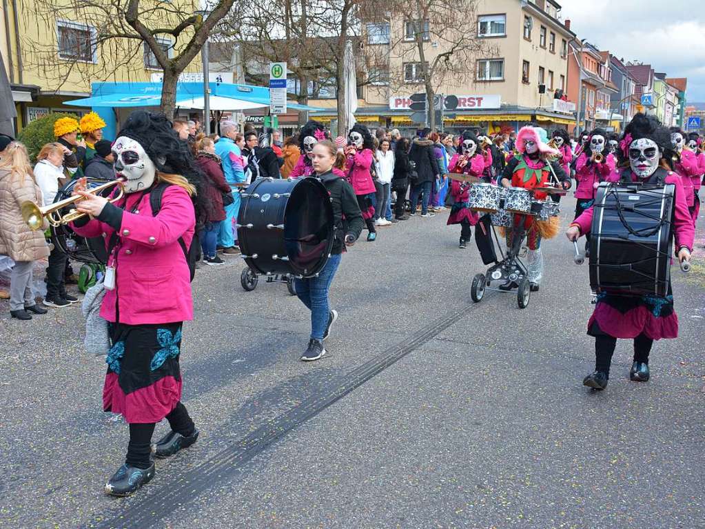 12.000 Menschen kamen nach Weil am Rhein zum Buurefasnachtsumzug.