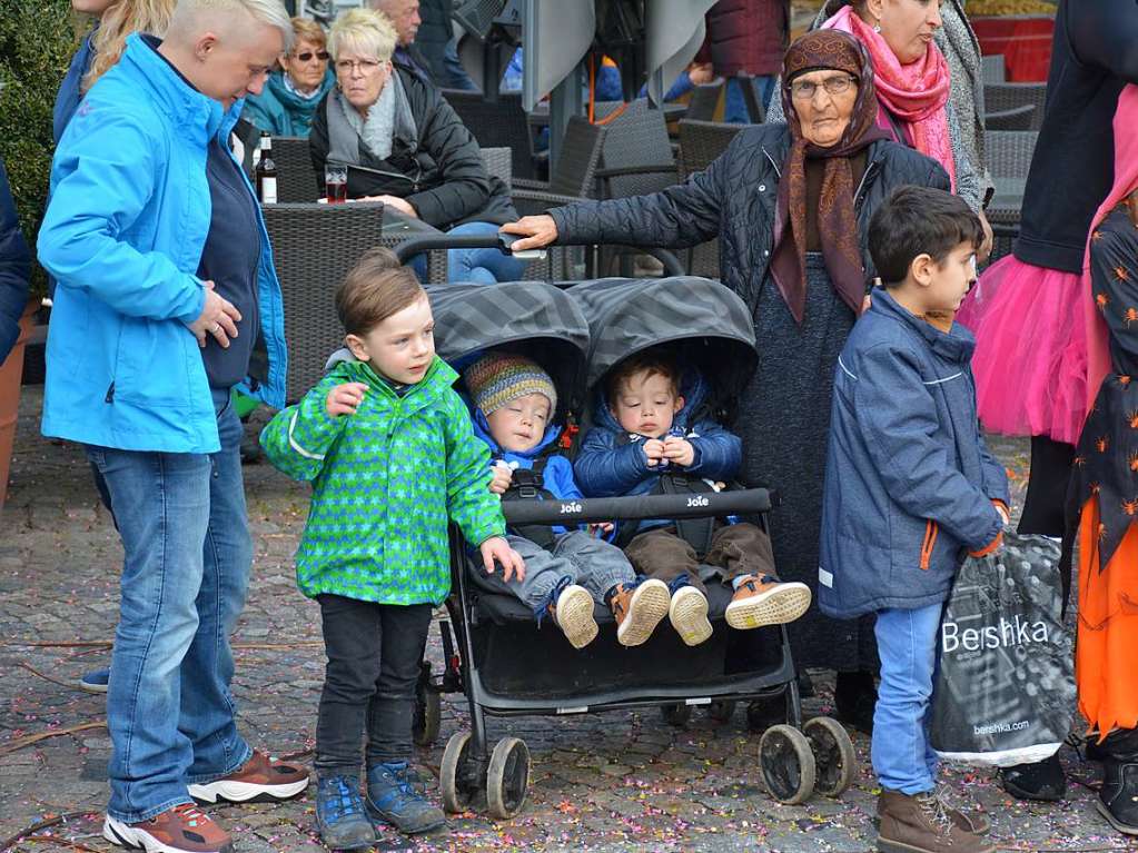 12.000 Menschen kamen nach Weil am Rhein zum Buurefasnachtsumzug.