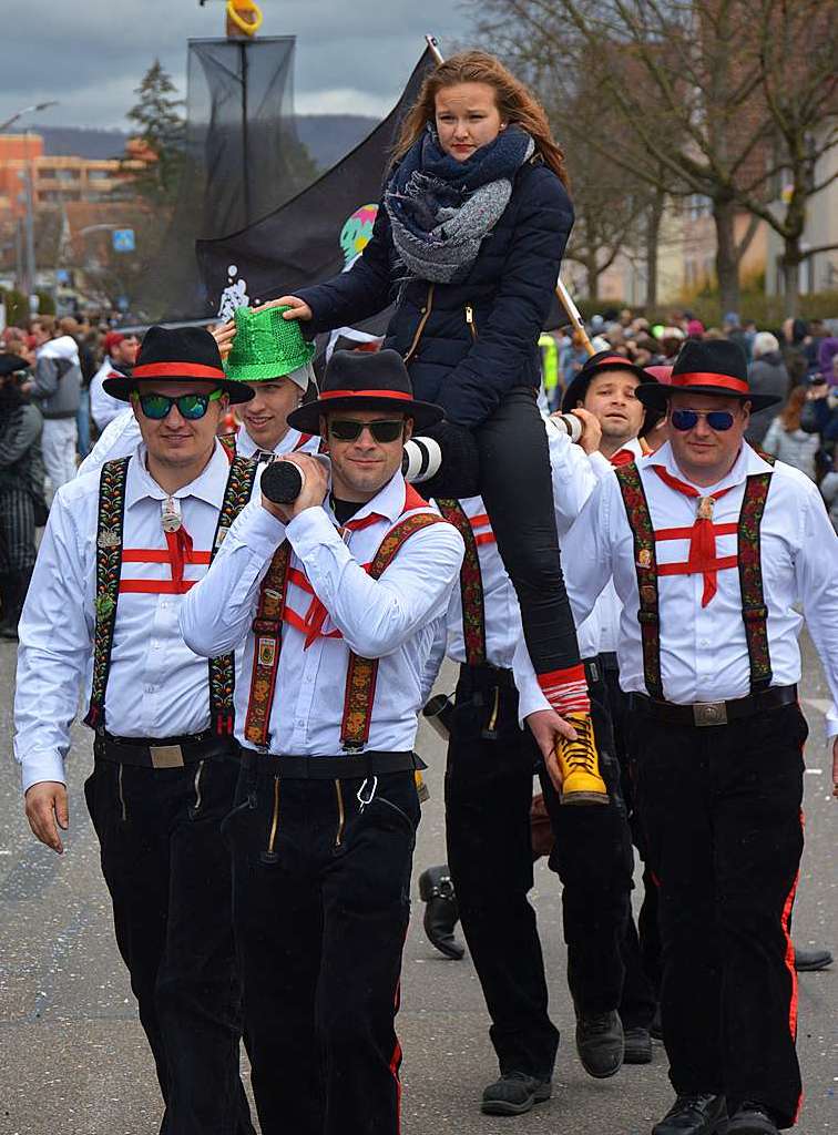 12.000 Menschen kamen nach Weil am Rhein zum Buurefasnachtsumzug.