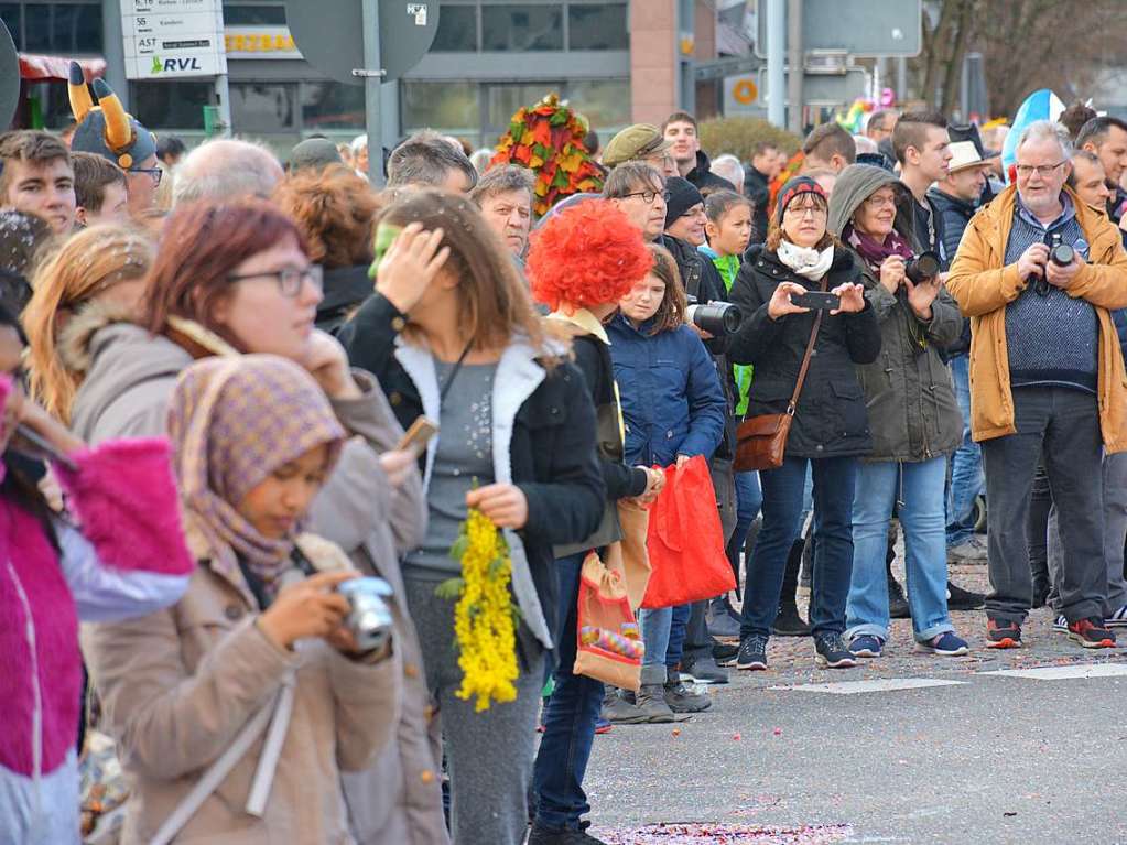 12.000 Menschen kamen nach Weil am Rhein zum Buurefasnachtsumzug.