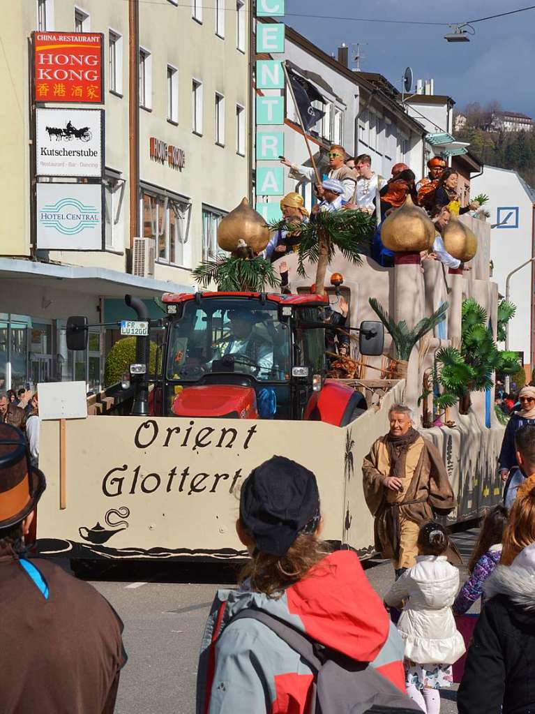 12.000 Menschen kamen nach Weil am Rhein zum Buurefasnachtsumzug.