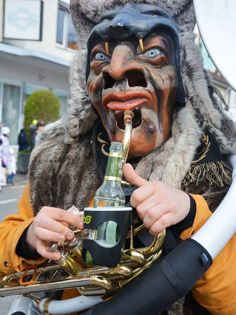 12.000 Menschen kamen nach Weil am Rhein zum Buurefasnachtsumzug.