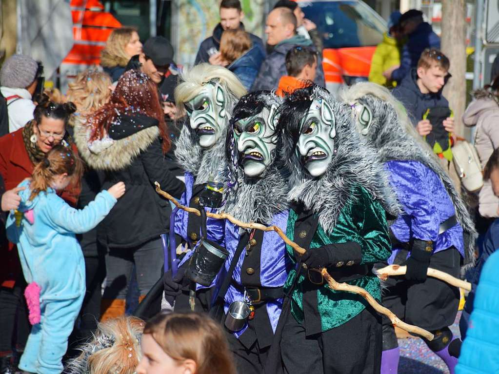 12.000 Menschen kamen nach Weil am Rhein zum Buurefasnachtsumzug.