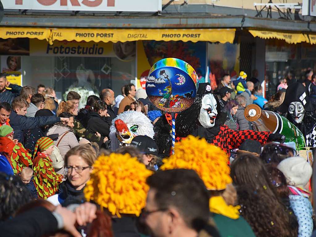 12.000 Menschen kamen nach Weil am Rhein zum Buurefasnachtsumzug.