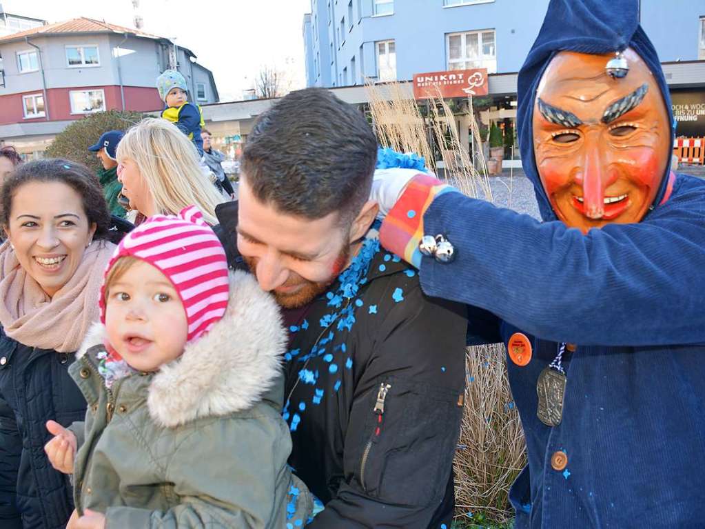 12.000 Menschen kamen nach Weil am Rhein zum Buurefasnachtsumzug.